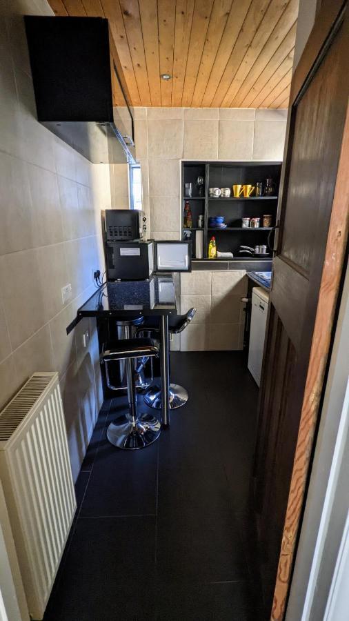 Apartmán Quiet Comfortable Patcham Studio Free Parking Hallway Shared With Host Hove Exteriér fotografie