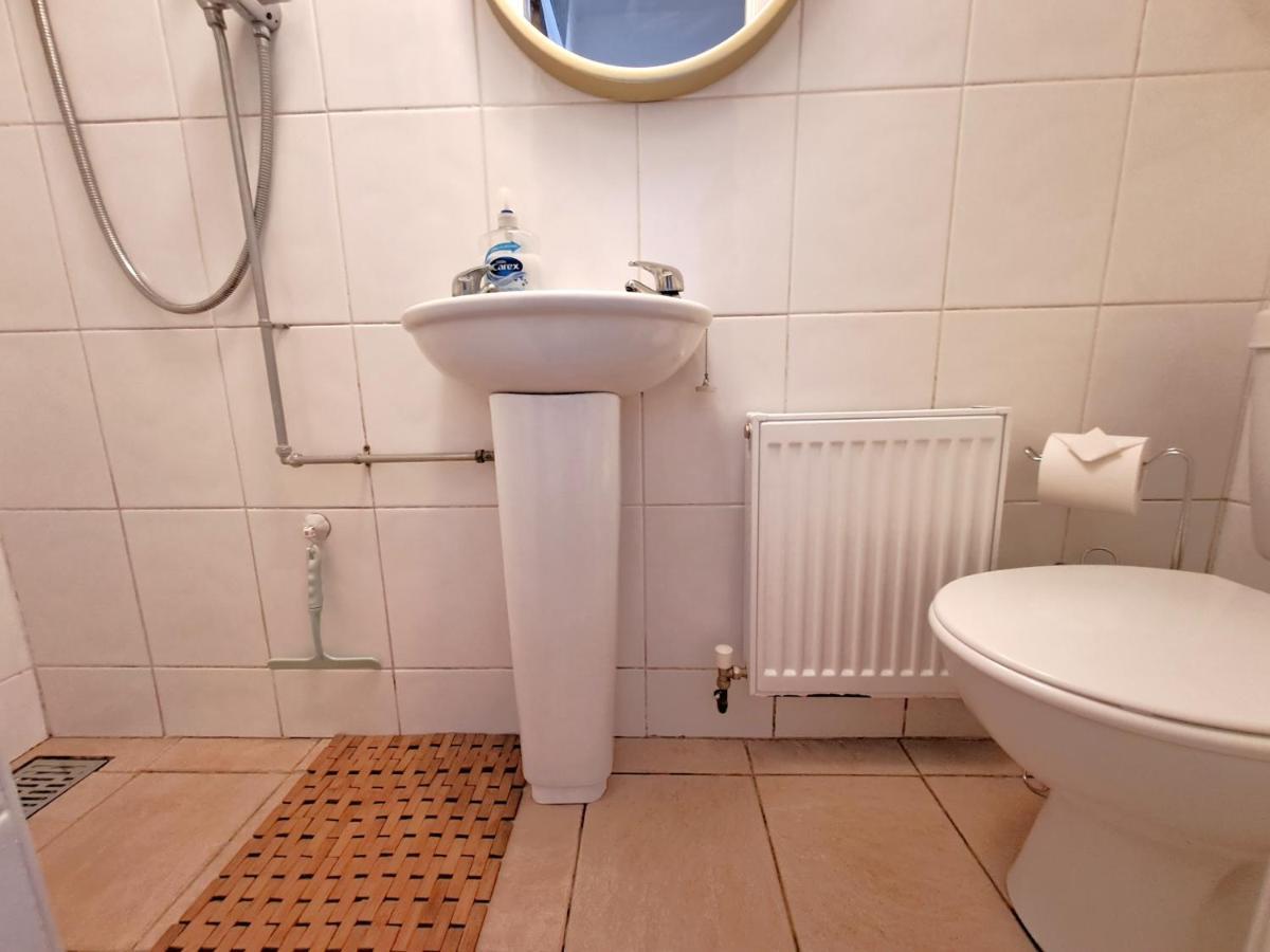 Apartmán Quiet Comfortable Patcham Studio Free Parking Hallway Shared With Host Hove Exteriér fotografie